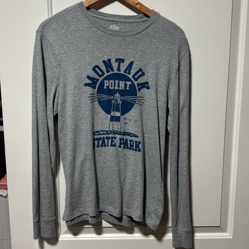 J. Crew gray LS slub cotton graphic “Montauk Point State Parkk” tee size small